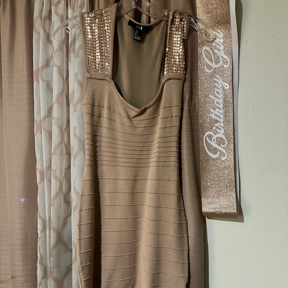 Dresses & Skirts - Brown dress worn once. It’s too tight.